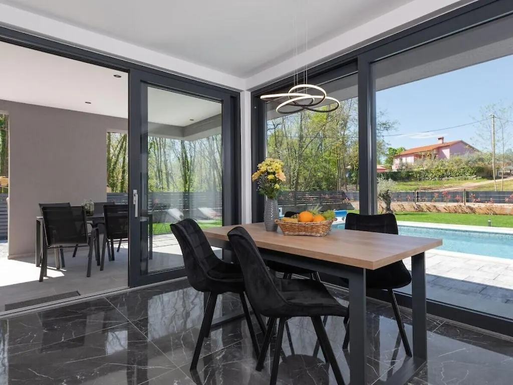Villa In Upani I With Swimming Pool Ruzici