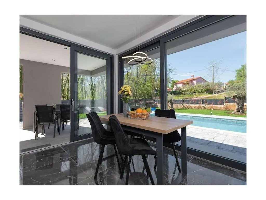 Villa In Upani I With Swimming Pool Ruzici