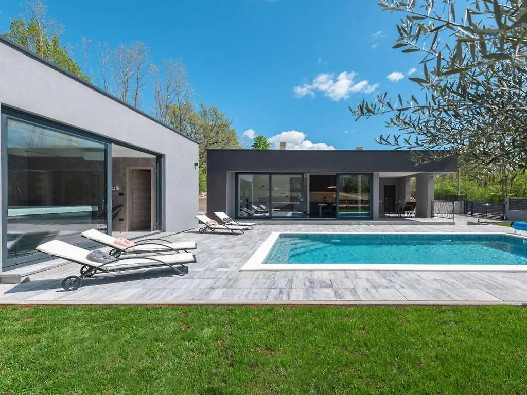 Villa In Upani I With Swimming Pool Ruzici