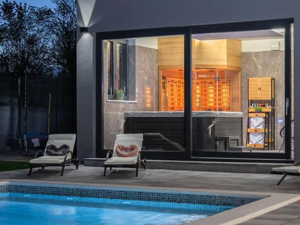 Villa In Upani I With Swimming Pool Ruzici