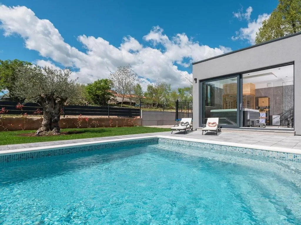 Villa In Upani I With Swimming Pool Ruzici